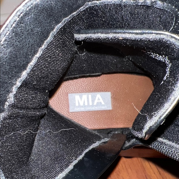 Stylish Black Lace-Up Ankle Boot (left shoe only) - Picture 3 of 4